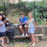 Photo de groupe dans le potager (6 personnes)