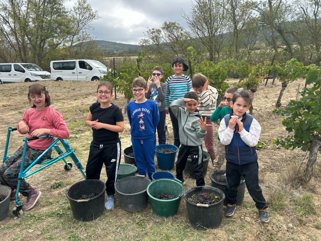 Photo de groupe dans les vignes