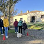 5 personnes en activité et jeux plein air