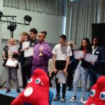 Les jeunes champions de Cenne-Monestiés sur scène avec leurs diplômes et leurs trophées