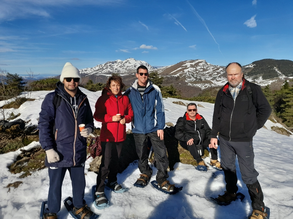 Photo de groupe dans la neige